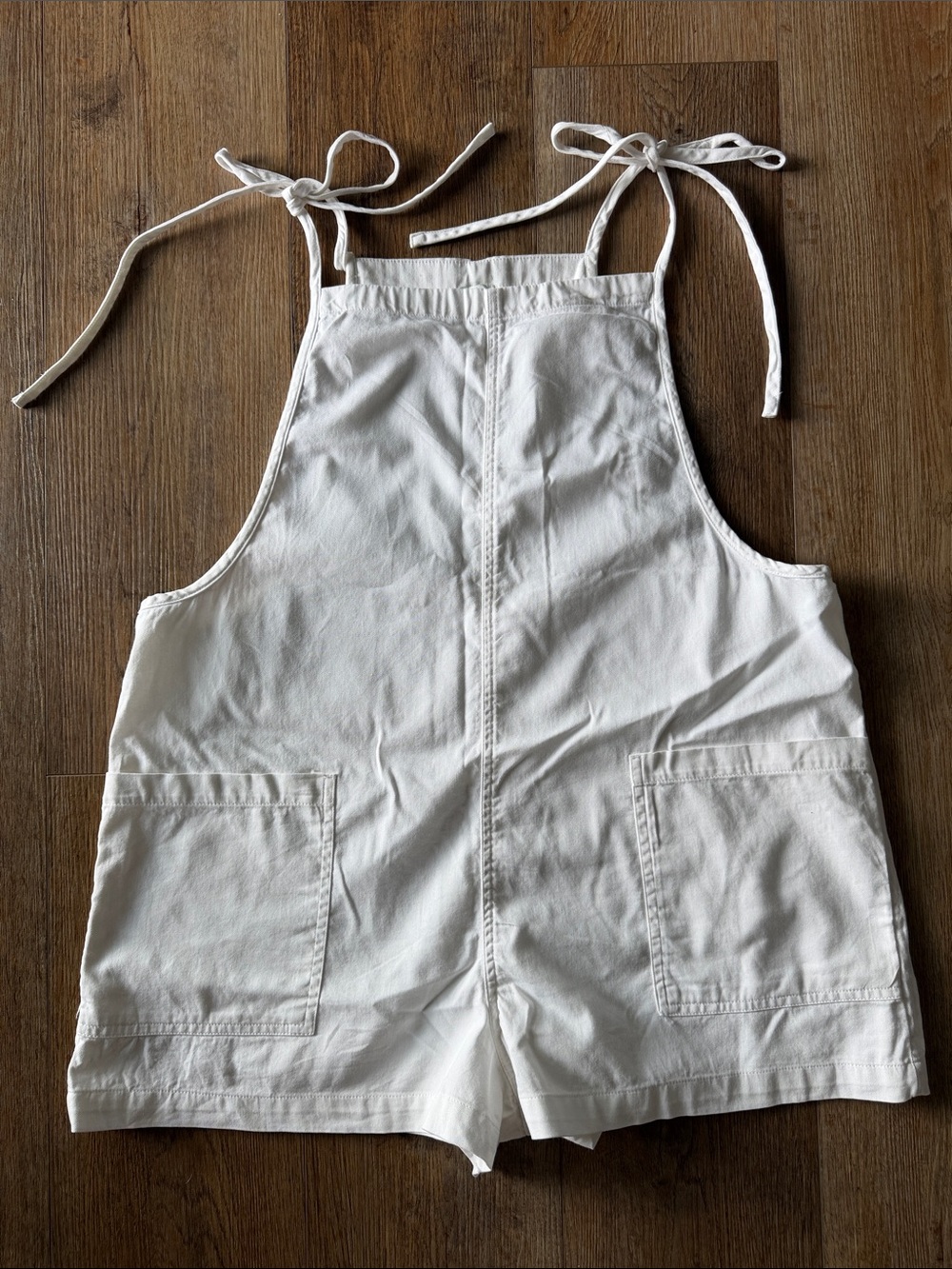 aerie White Cotton jumper with Green Logo Tag